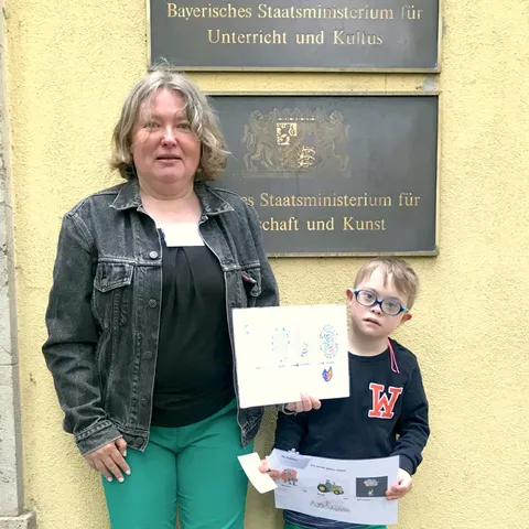 Plakat von Elke Heilmann mit Schüler